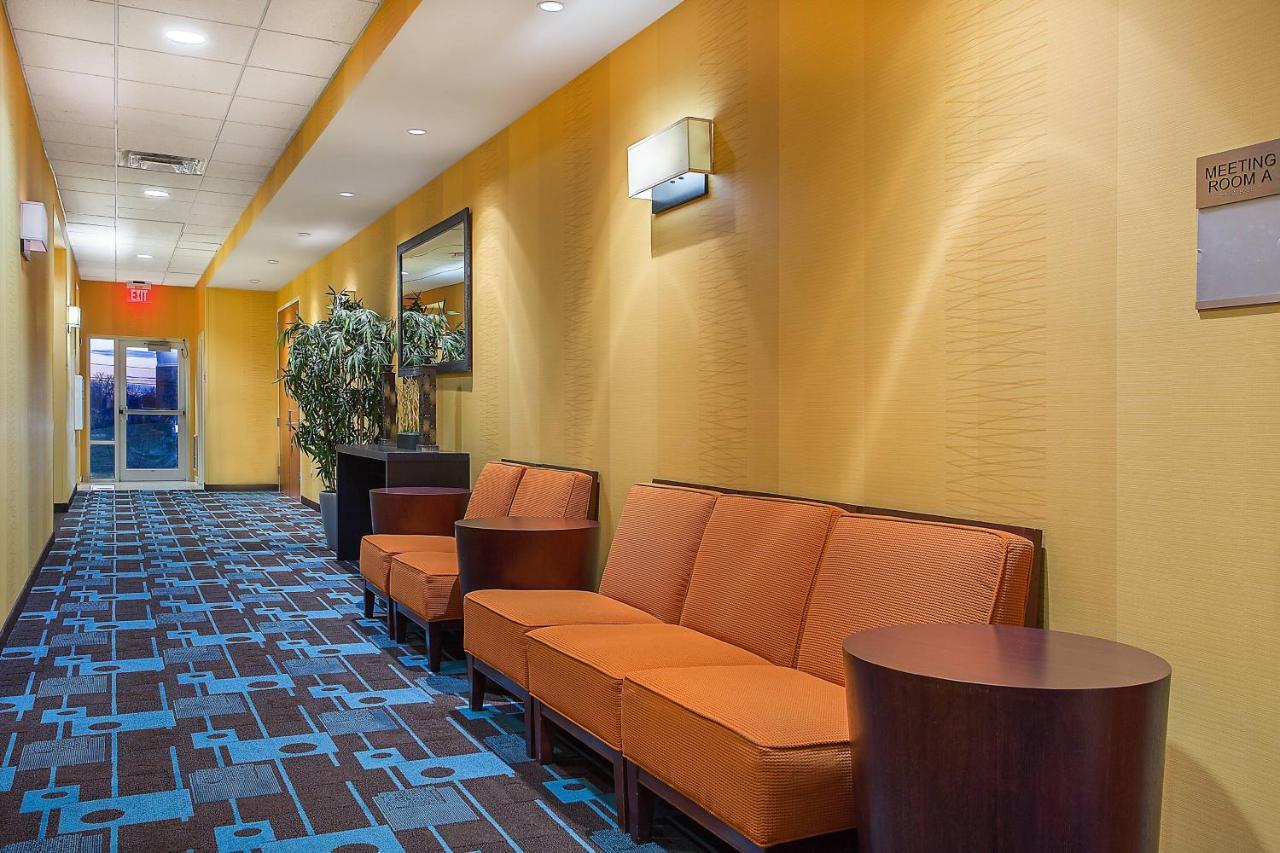 Fairfield Inn & Suites Louisville East Экстерьер фото