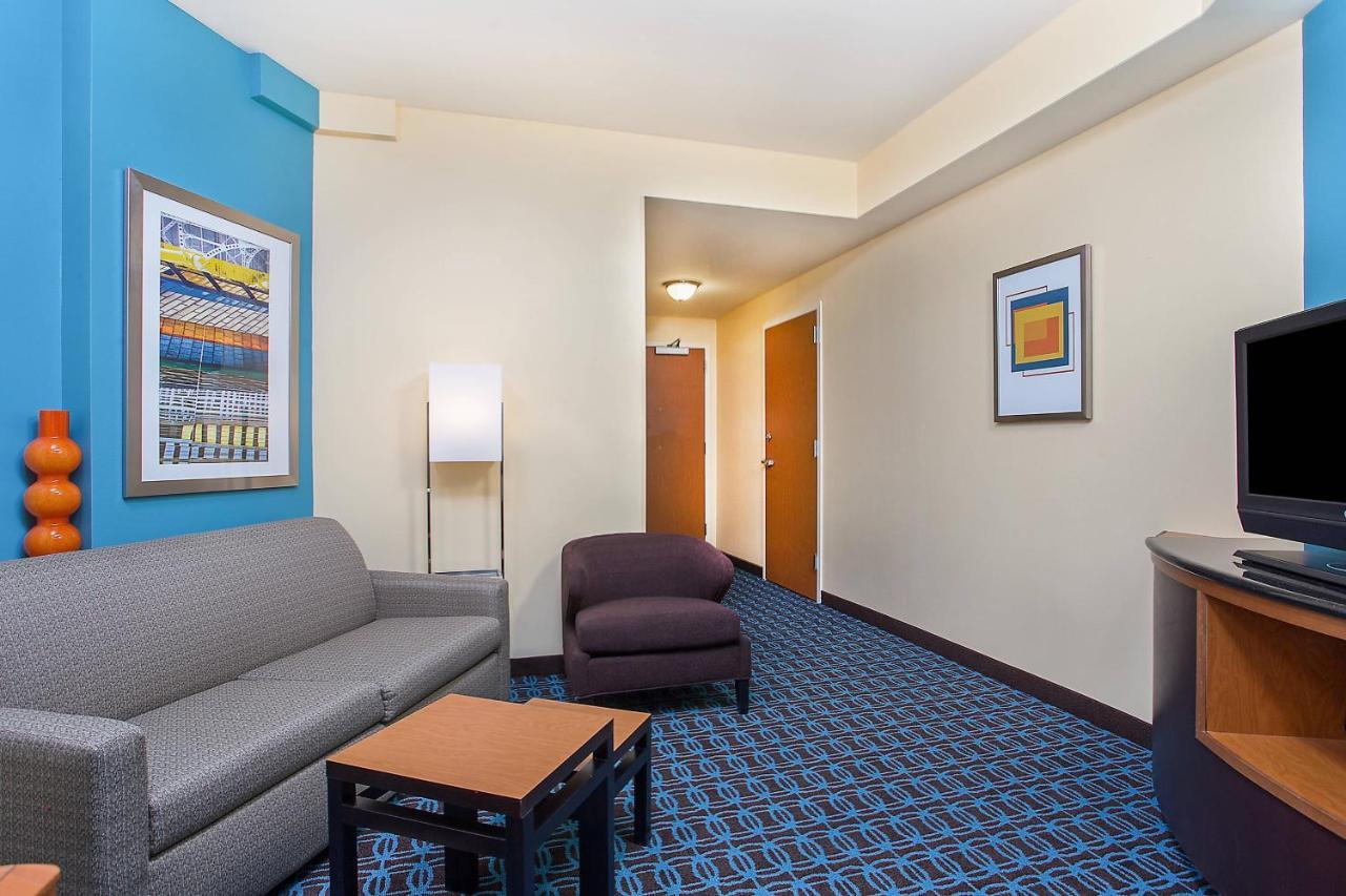 Fairfield Inn & Suites Louisville East Экстерьер фото