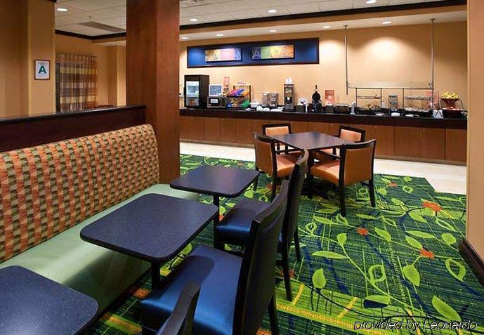 Fairfield Inn & Suites Louisville East Ресторан фото