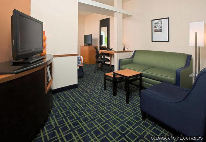 Fairfield Inn & Suites Louisville East Экстерьер фото